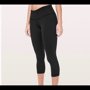 Lululemon Wunder Under Crop size 4